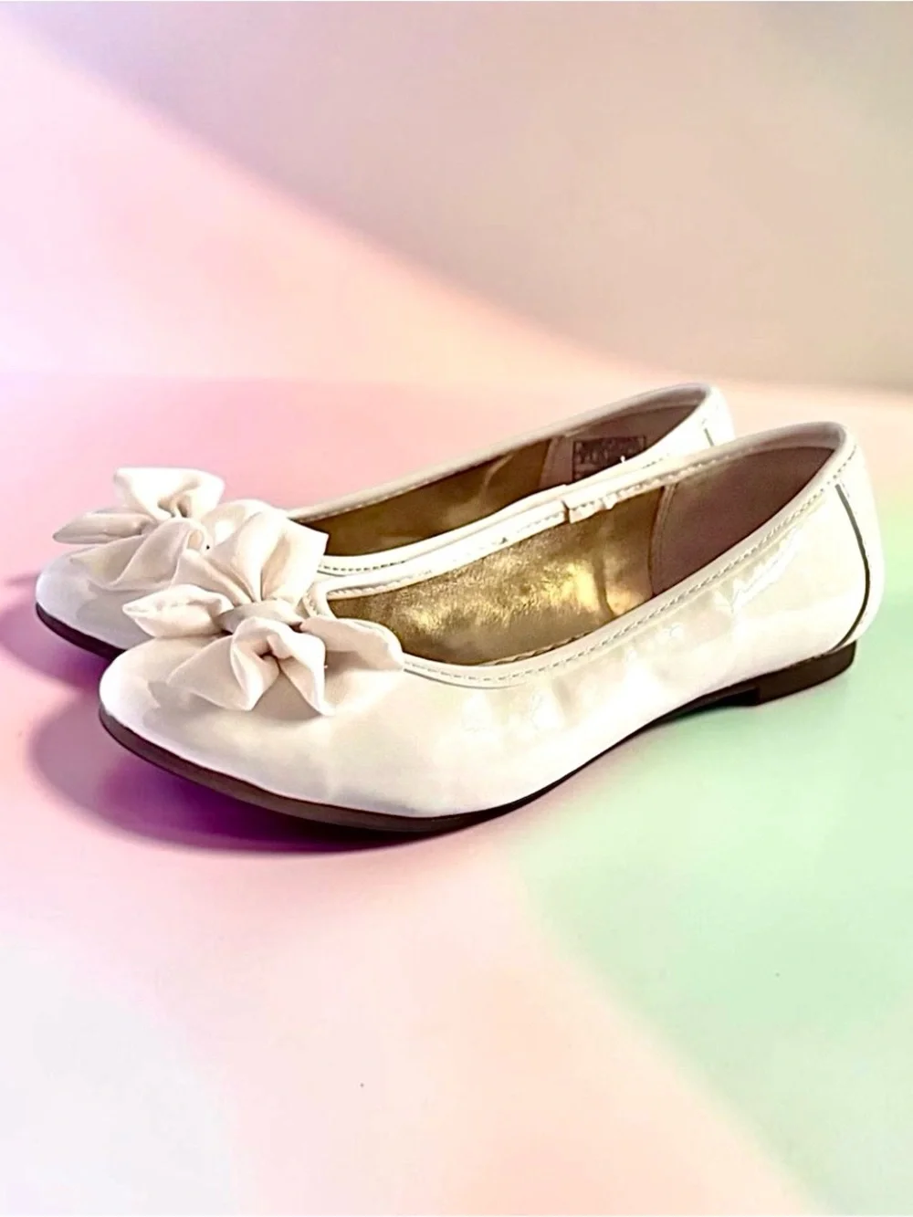 Nine West Bow Flats Cream Patent Girls Size 2 Excellent Condition